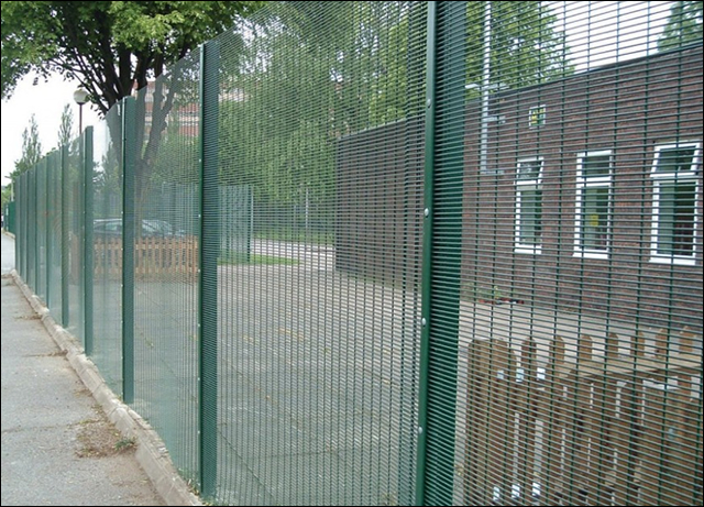 Hot dipped galvanized anti climb fence weld mesh panel,green pvc coated for a service life about 25 years 