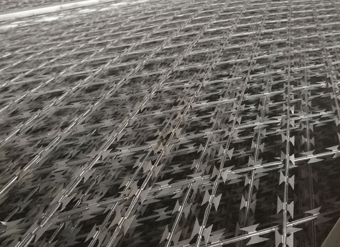 Anti climb steel mesh welded panels of flat razor tape